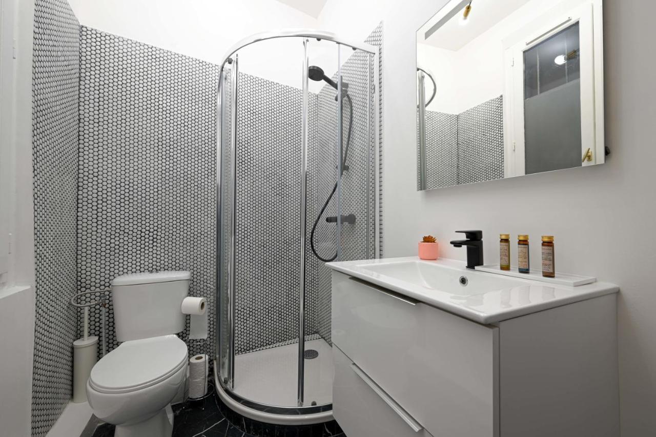 Modern Large Studio Apartment For 3 Paris Exteriör bild